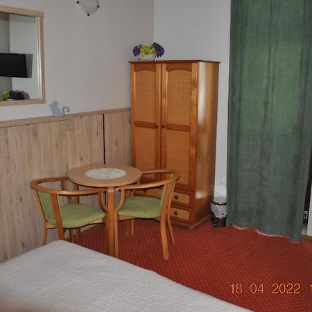 Pokoje Z Lazienkami Apartment Kolobrzeg Exterior photo